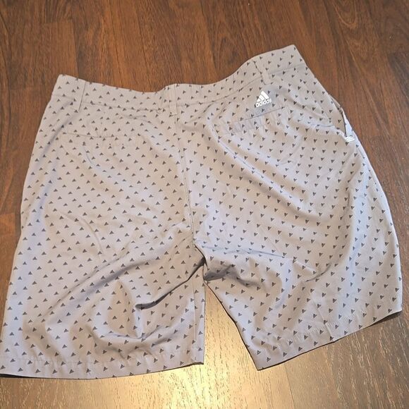 Bundle of adidas, shorts, two great condition, like neil, never worn size, dirty - Picture 11 of 11